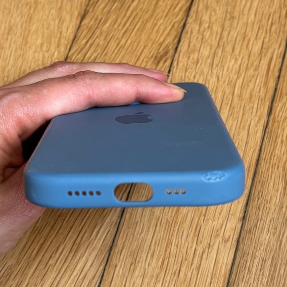 Apple iPhone 15 Pro MagSafe Case - Picture 3 of 3